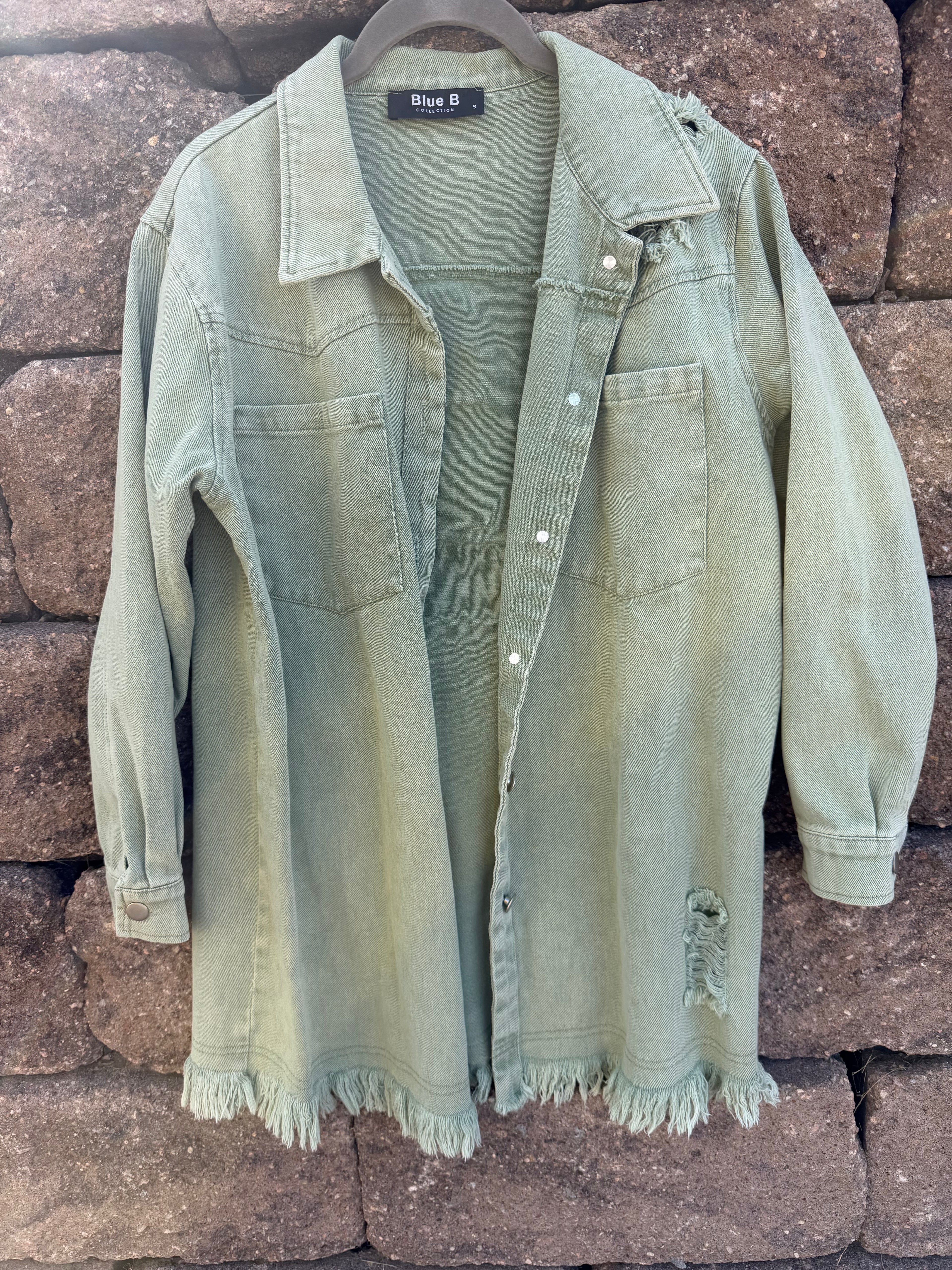 Oversized denim thunderbird 🔥 distressed jacket small