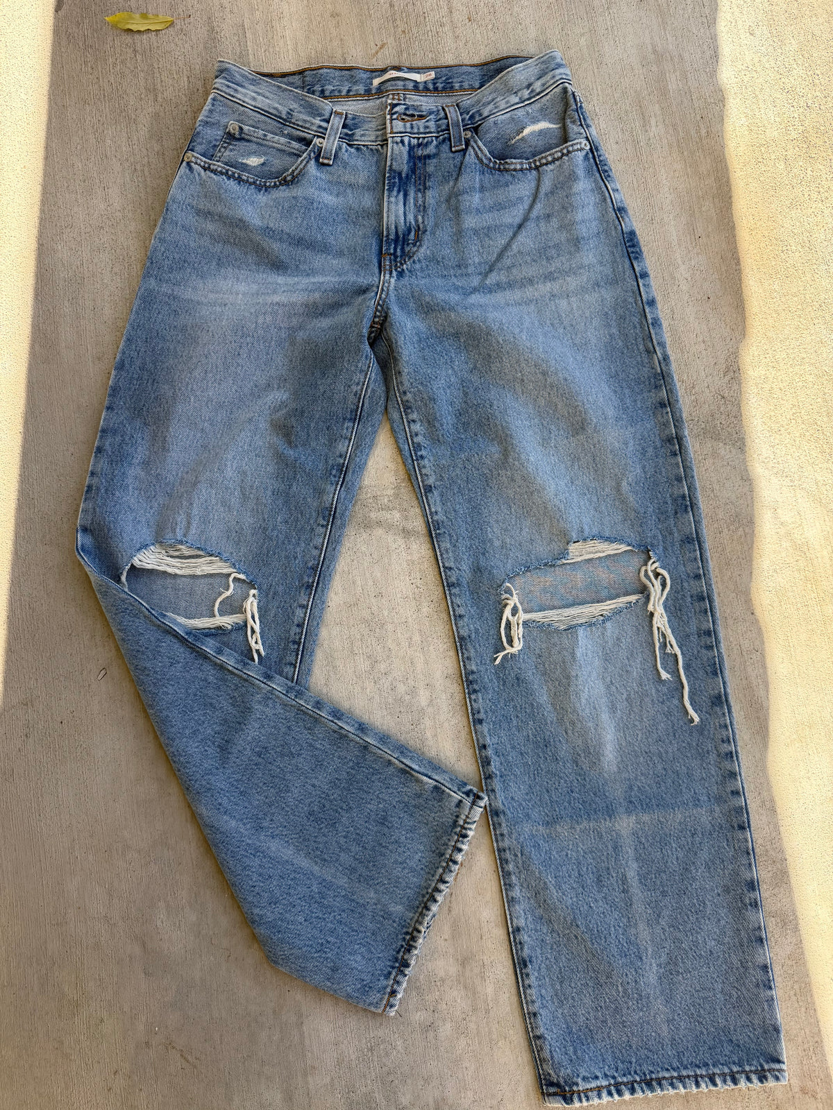 Distressed levis 🔥 size 28