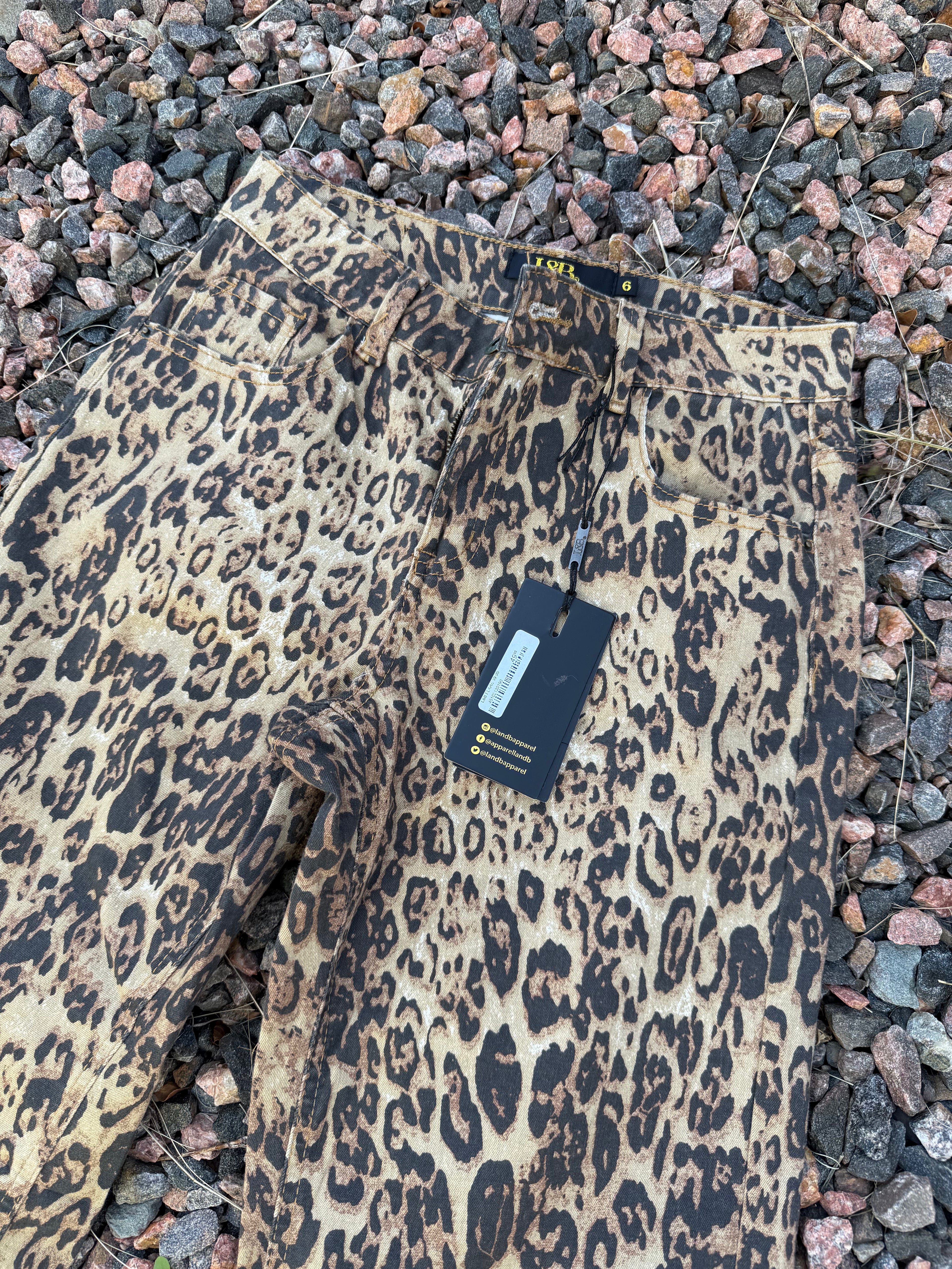 L&B hr leopard print flares 🔥 waist measures 26